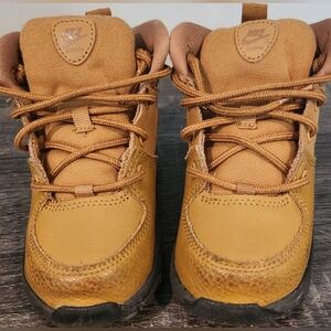 Nike Manoa boots 8c